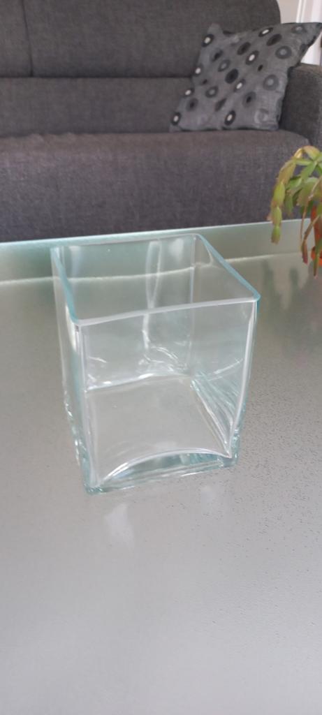 Vierkante glazen vaas of bloempot / accubak, Huis en Inrichting, Woonaccessoires | Vazen, Ophalen of Verzenden, Overige kleuren