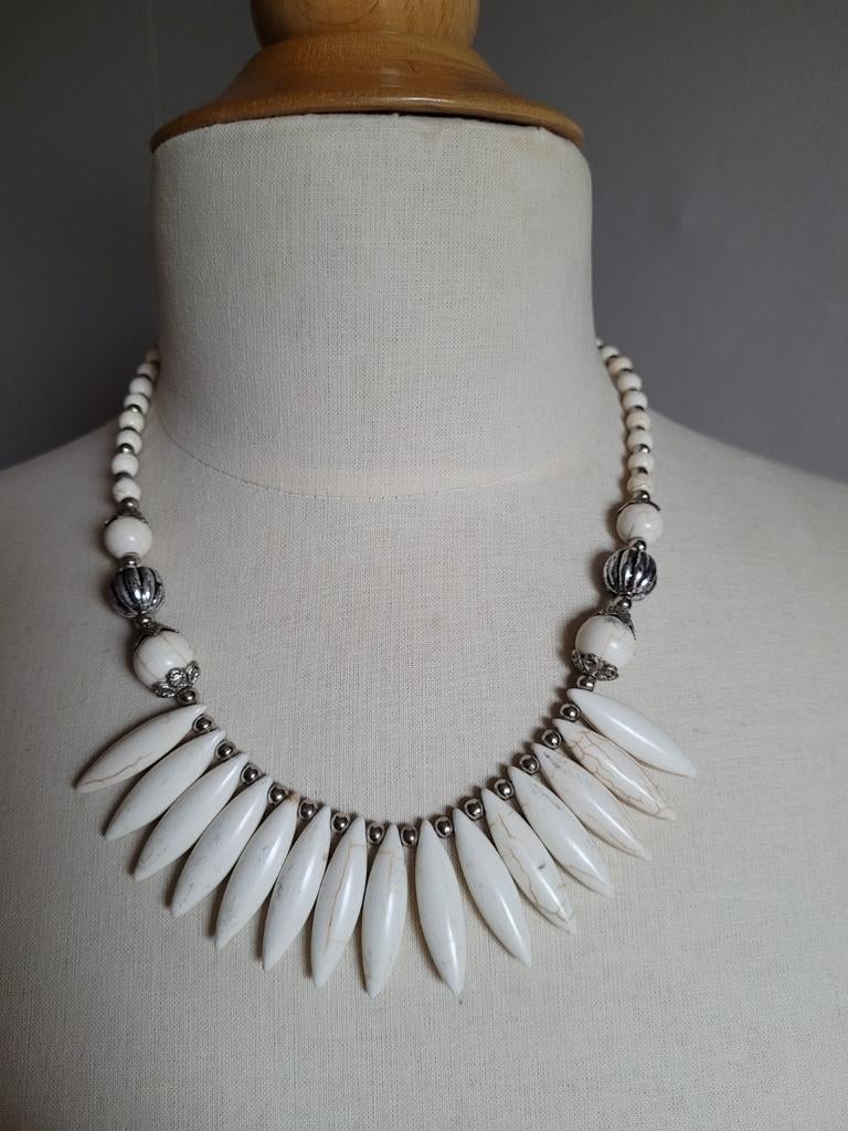 Etnische ketting, Ophalen of Verzenden, Zo goed als nieuw, Wit, Overige materialen
