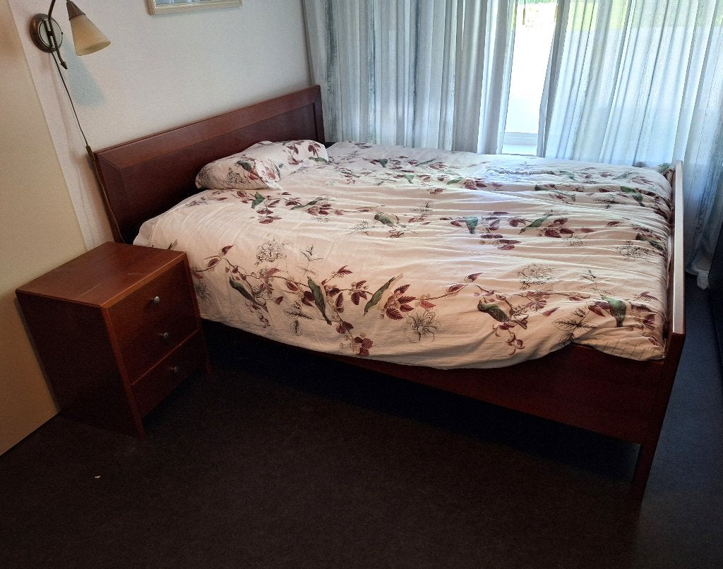 Bed 160x200 cm en nachtkastjes, gratis af te halen, Ophalen, Gebruikt, Tweepersoons, 200 cm