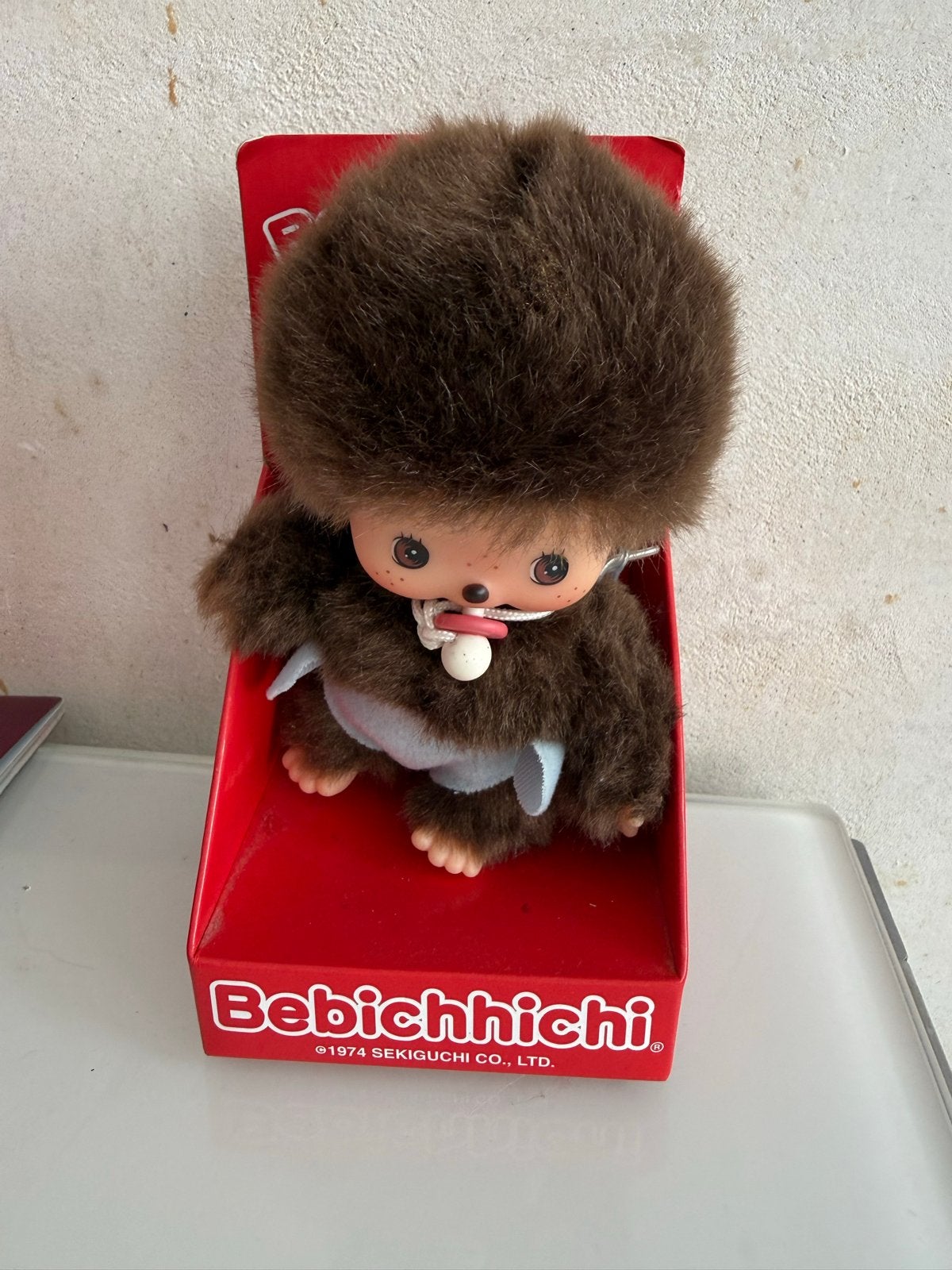 Vintage Bebichhichi Monchhichi knuffel met speen, Met doos, Gebruikt, Overige merken, Overige karakters