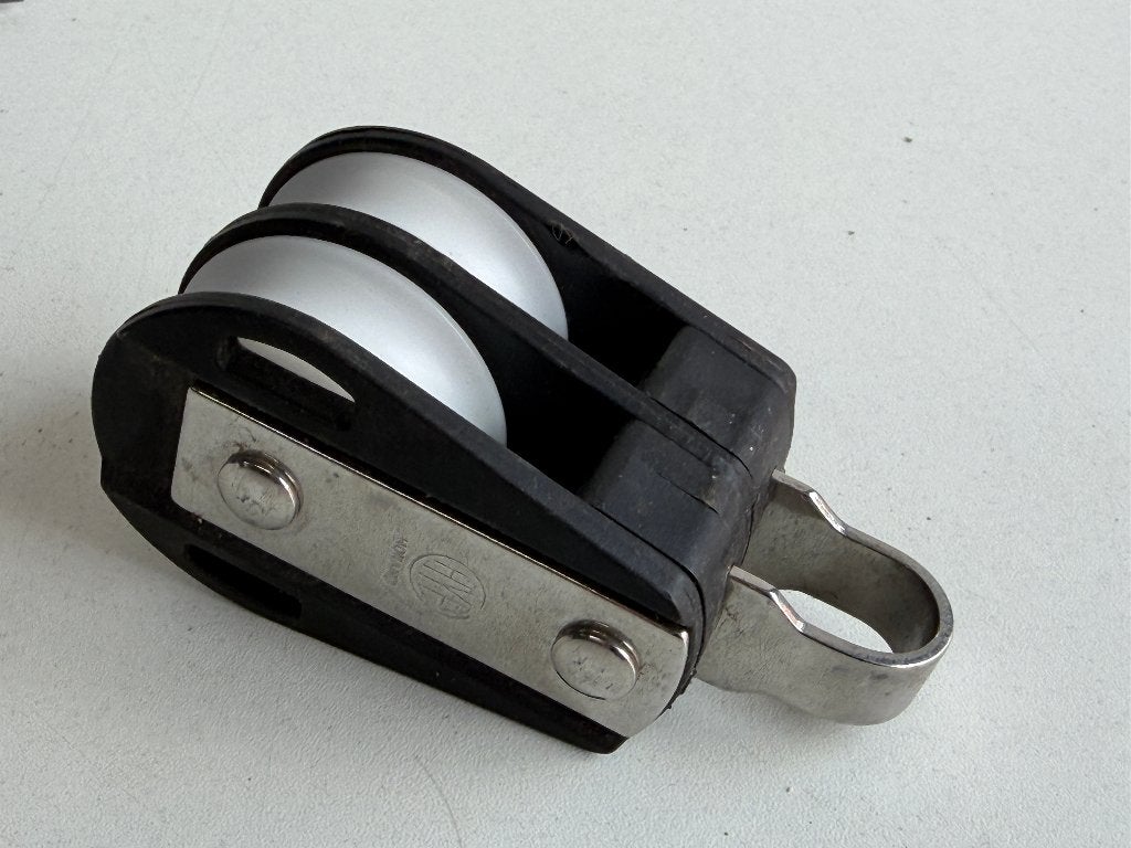 HYE 2 schijfs blok 50 mm tot 14 mm lijn met beugel, Ophalen of Verzenden, Zo goed als nieuw, Lijn of Blok
