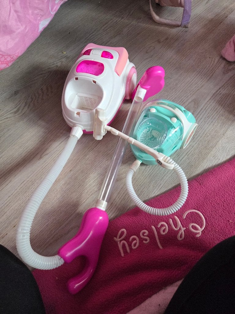 Twee kinder stofzuigertjes, Ophalen of Verzenden, Gebruikt, Duw- of Trekspeelgoed