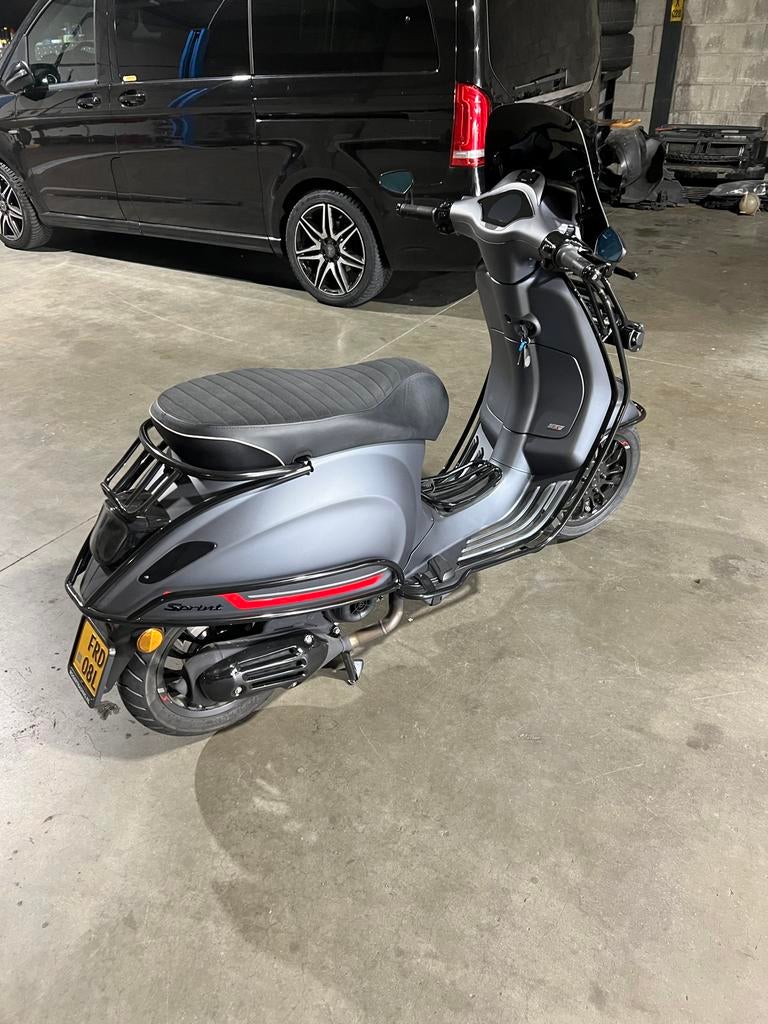 Vespa Sprint 50cc NIEUWSTAAT | 360 km | 2024 | Garantie + Ex, Ophalen of Verzenden, Zo goed als nieuw, Maximaal 45 km/u, Overige modellen