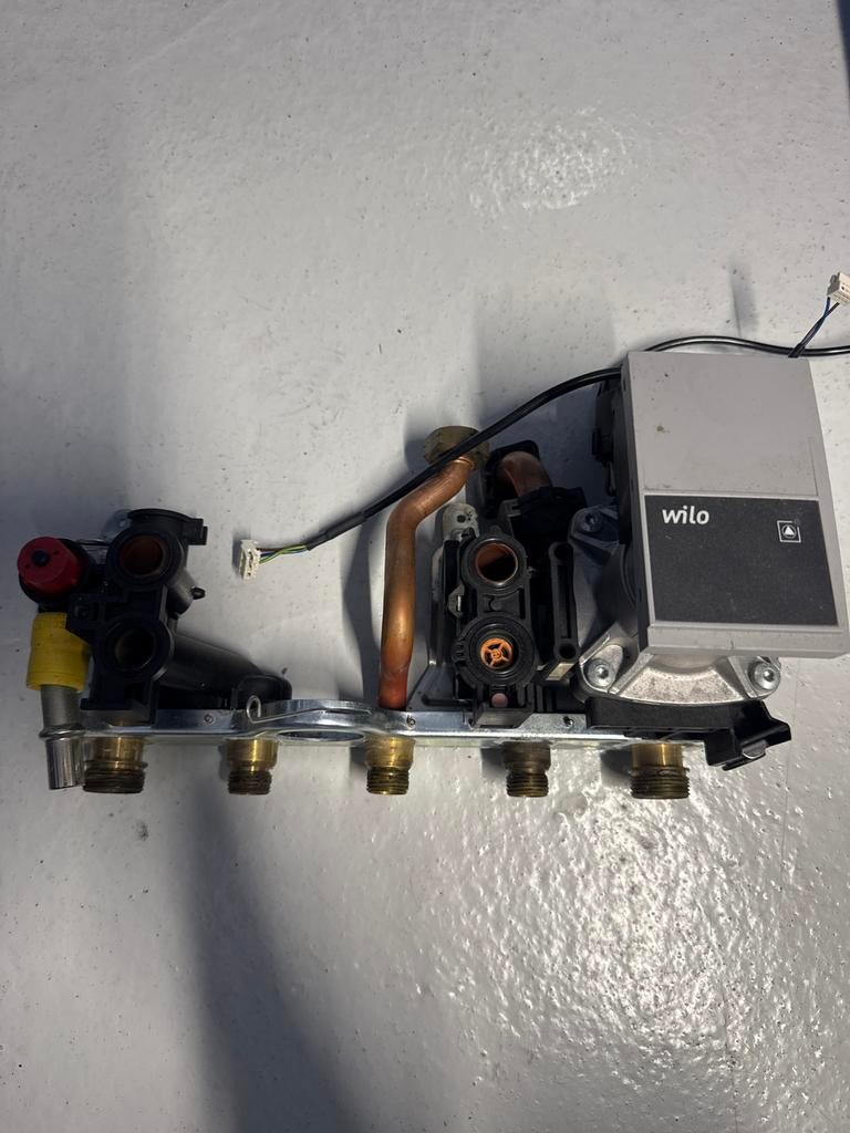 Remeha Tzerra Pomp - Wilo Yonos PARA HB15/7 PWM1W, Doe-het-zelf en Verbouw, Verwarming en Radiatoren, Gebruikt, Minder dan 30 cm