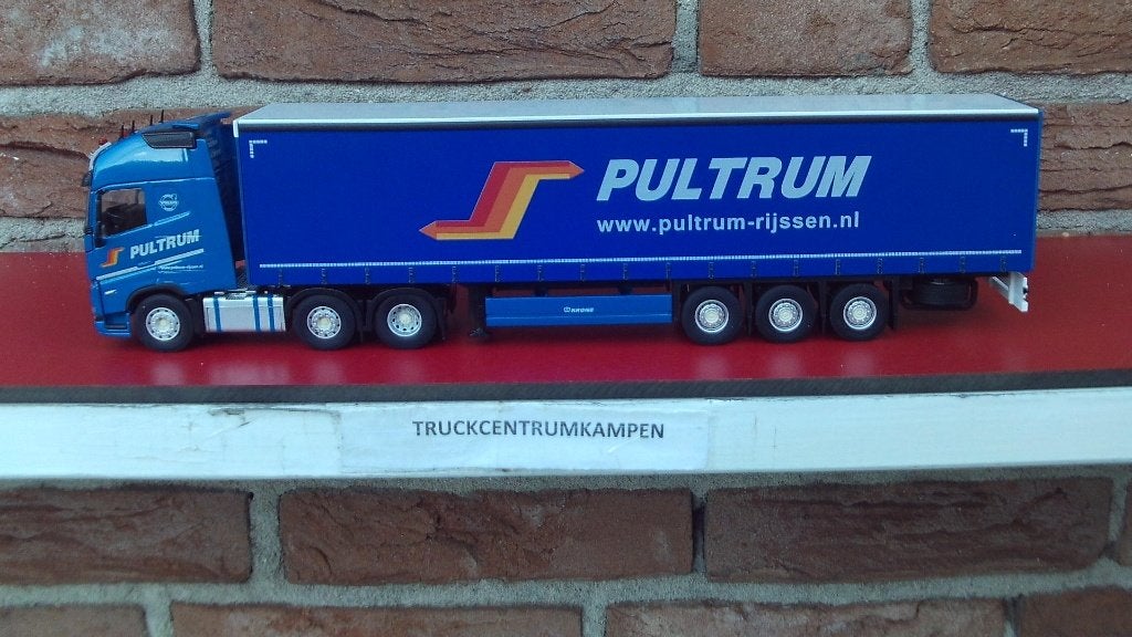 Cavallino  Volvo  FH  6 x 2  van  Pultrum.