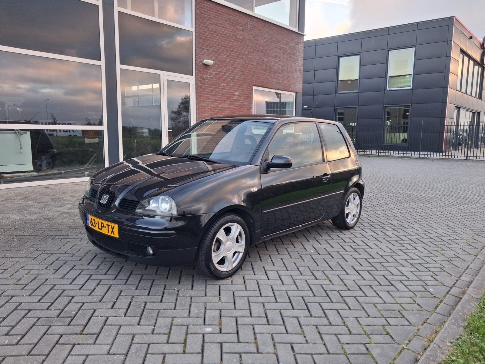 Seat Arosa 1.4 59pk Grote beurt / Nwe APK / Trekhaak, Auto's, Voorwielaandrijving, 4 stoelen, Zwart, Origineel Nederlands