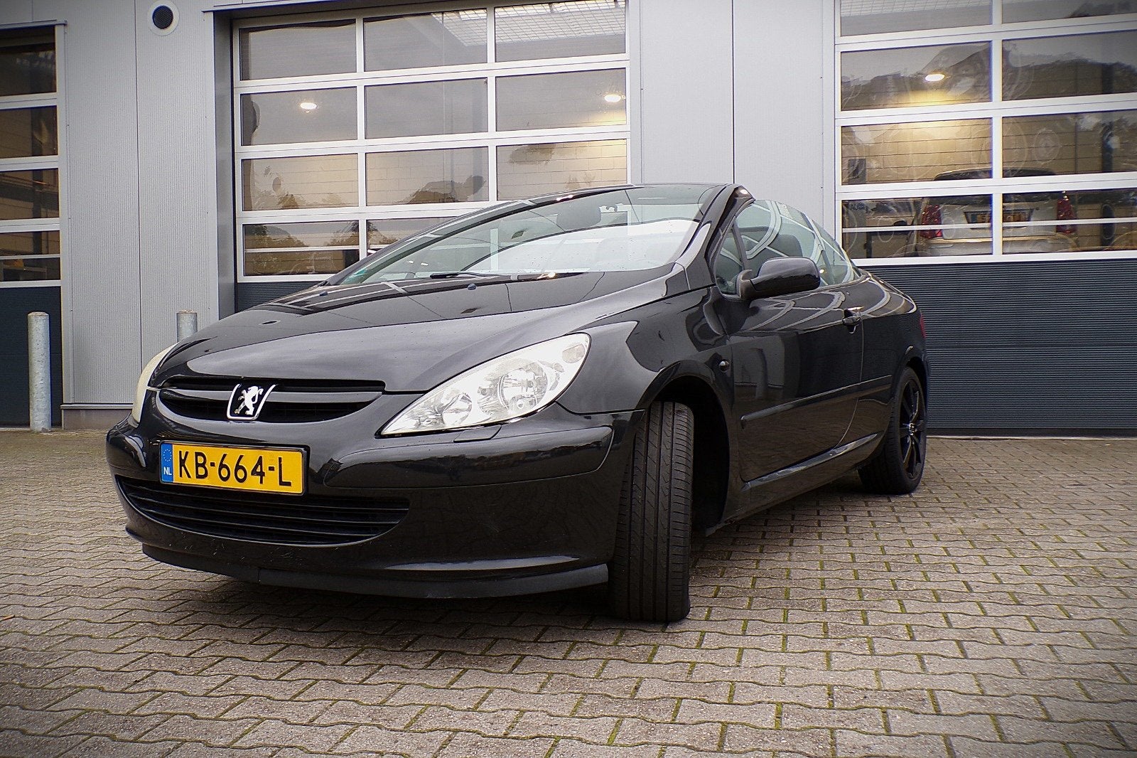 Peugeot 307 CC 2.0-16V, Gebruikt, 4 cilinders, Cabriolet, 4 stoelen