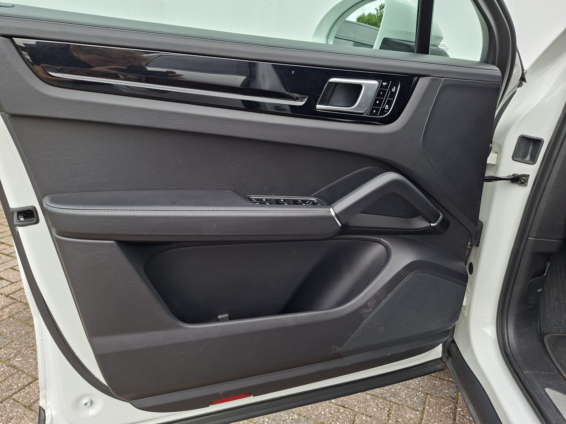 Foto 49 van Porsche Cayenne Coupé 3.0 E-Hybrid Pano Trekhaak(3500) 360