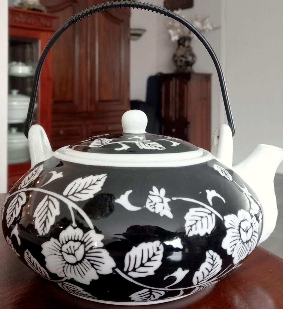 Nieuw Theepotje Zwart/Wit Gebloemd - Sia Home Fashion, Overige typen, Nieuw, Ophalen of Verzenden, Overige stijlen