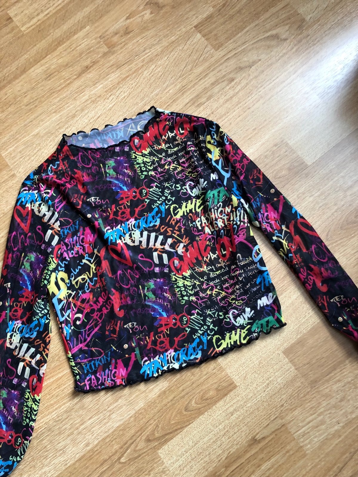 Graffiti print shirt met lange mouwen, Maat 38/40 (M), Meerkleurig, Ophalen of Verzenden, Zo goed als nieuw