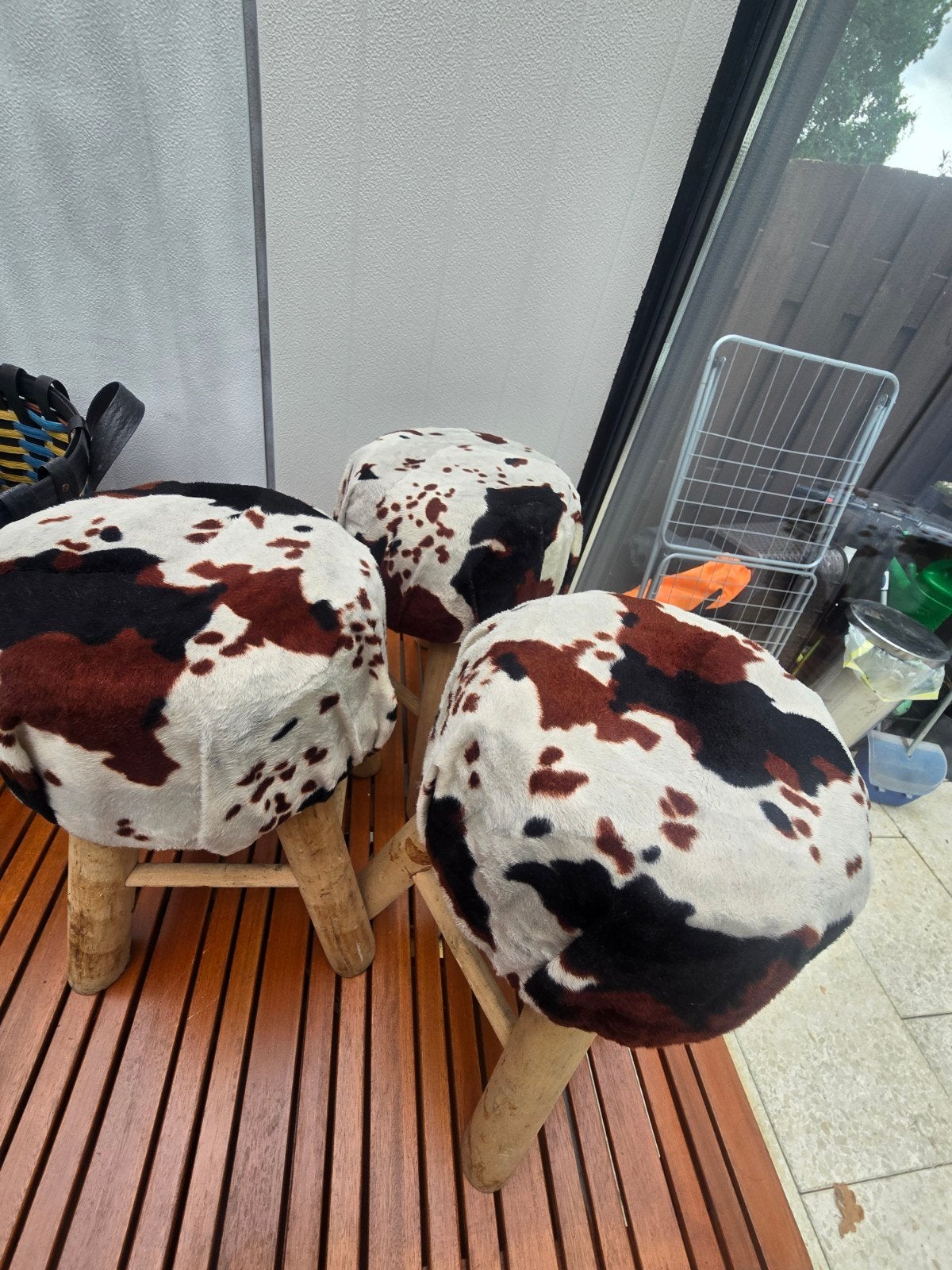 Krukjes met koeienprint, Ophalen