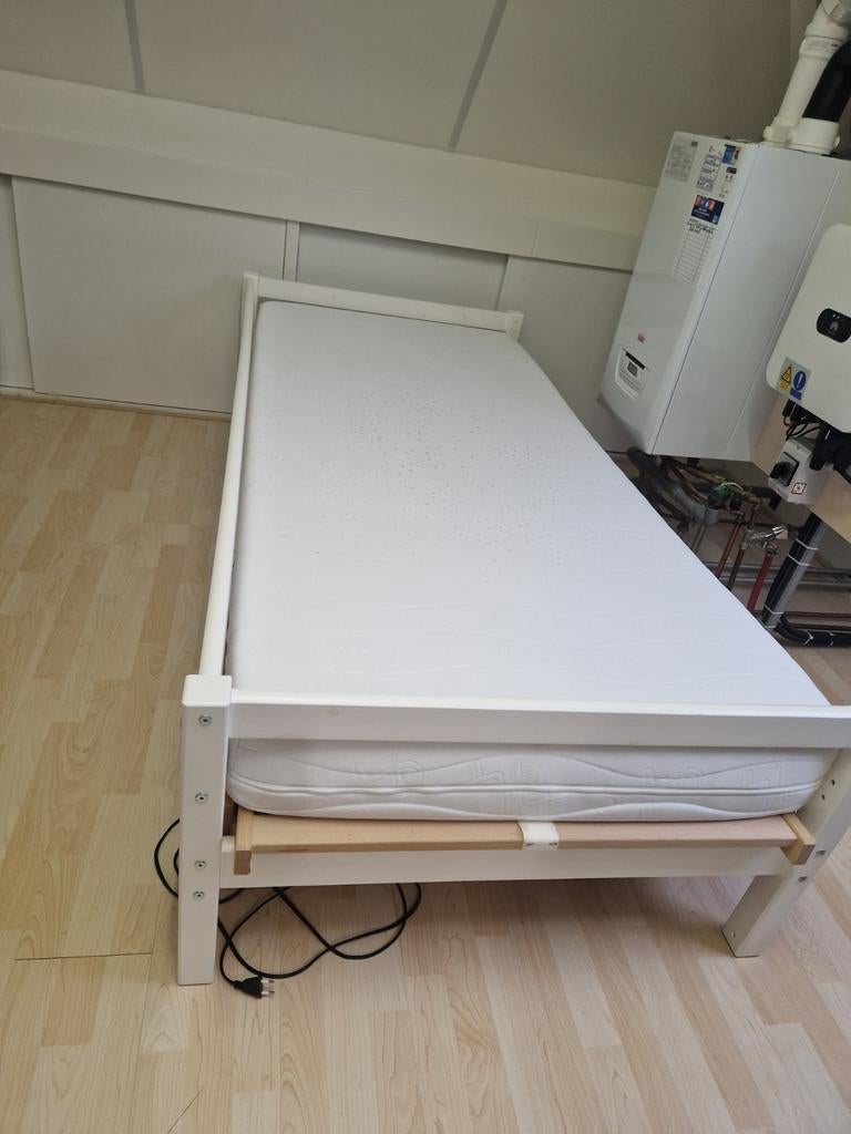 Gratis eenpersoonsbed met elektrische bedbodem en matras, Huis en Inrichting, Slaapkamer | Bedden, Ophalen, Gebruikt, 90 cm, Eenpersoons