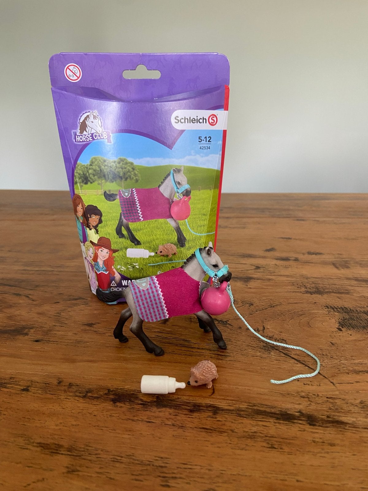 Schleich Horse Club 42534 Veulen met Deken en Egel, Ophalen of Verzenden, Zo goed als nieuw, Jongen of Meisje