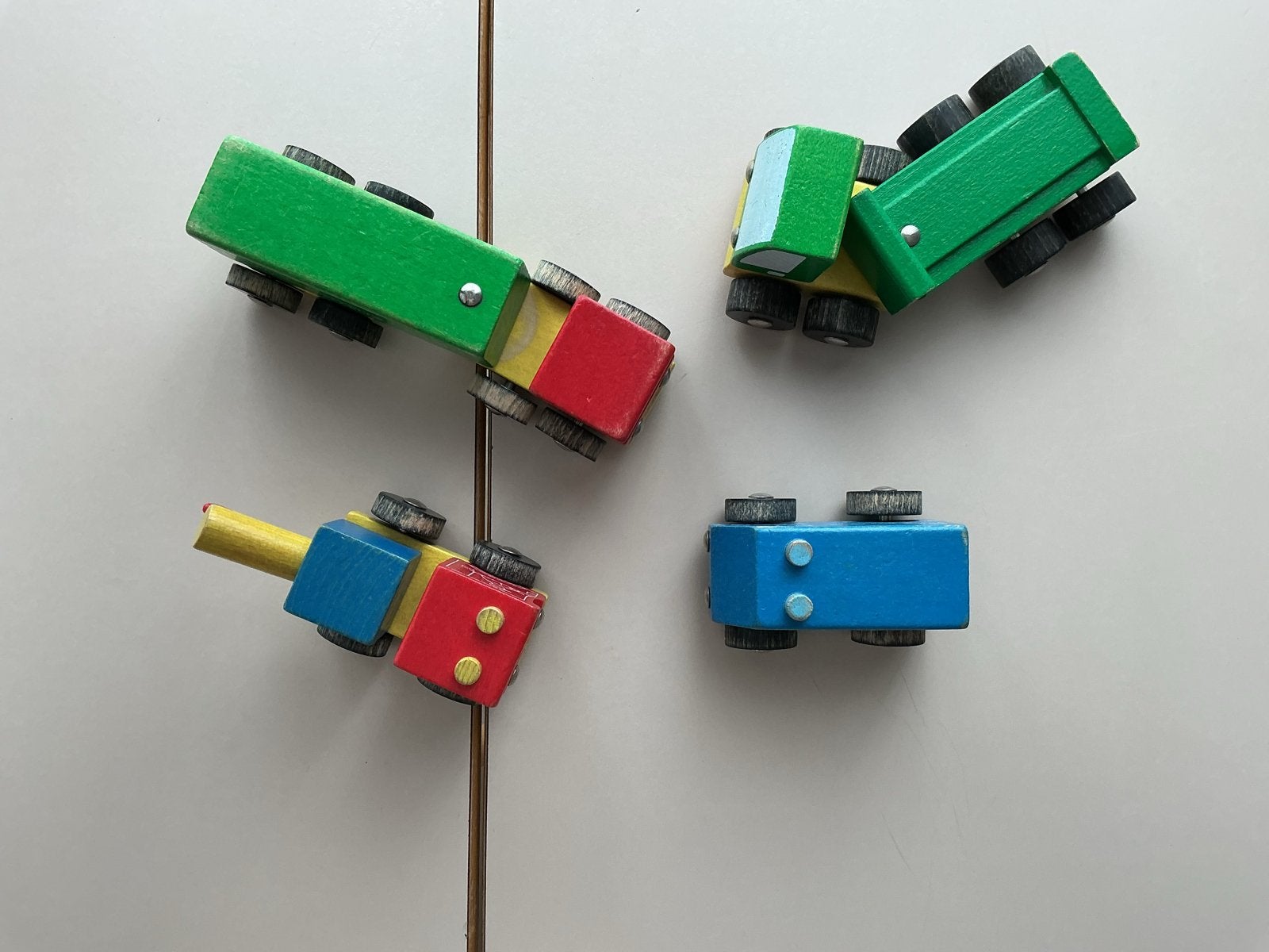 Houten speelgoedauto's ., Ophalen of Verzenden, Gebruikt