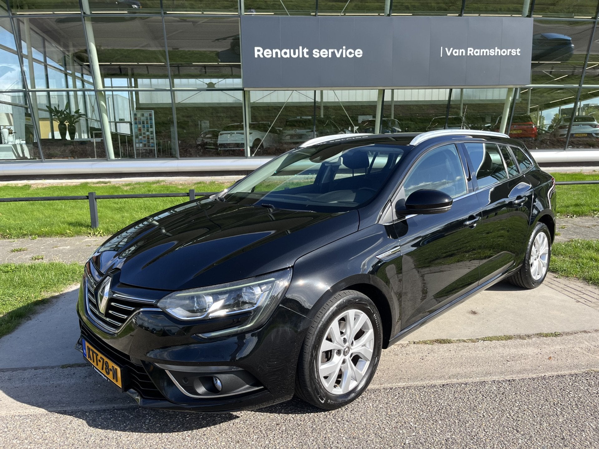 Renault Mégane Estate 1.3 TCe 140PK Limited / Dealer onderh, Auto's, Stof, Gebruikt, 4 cilinders, Zwart