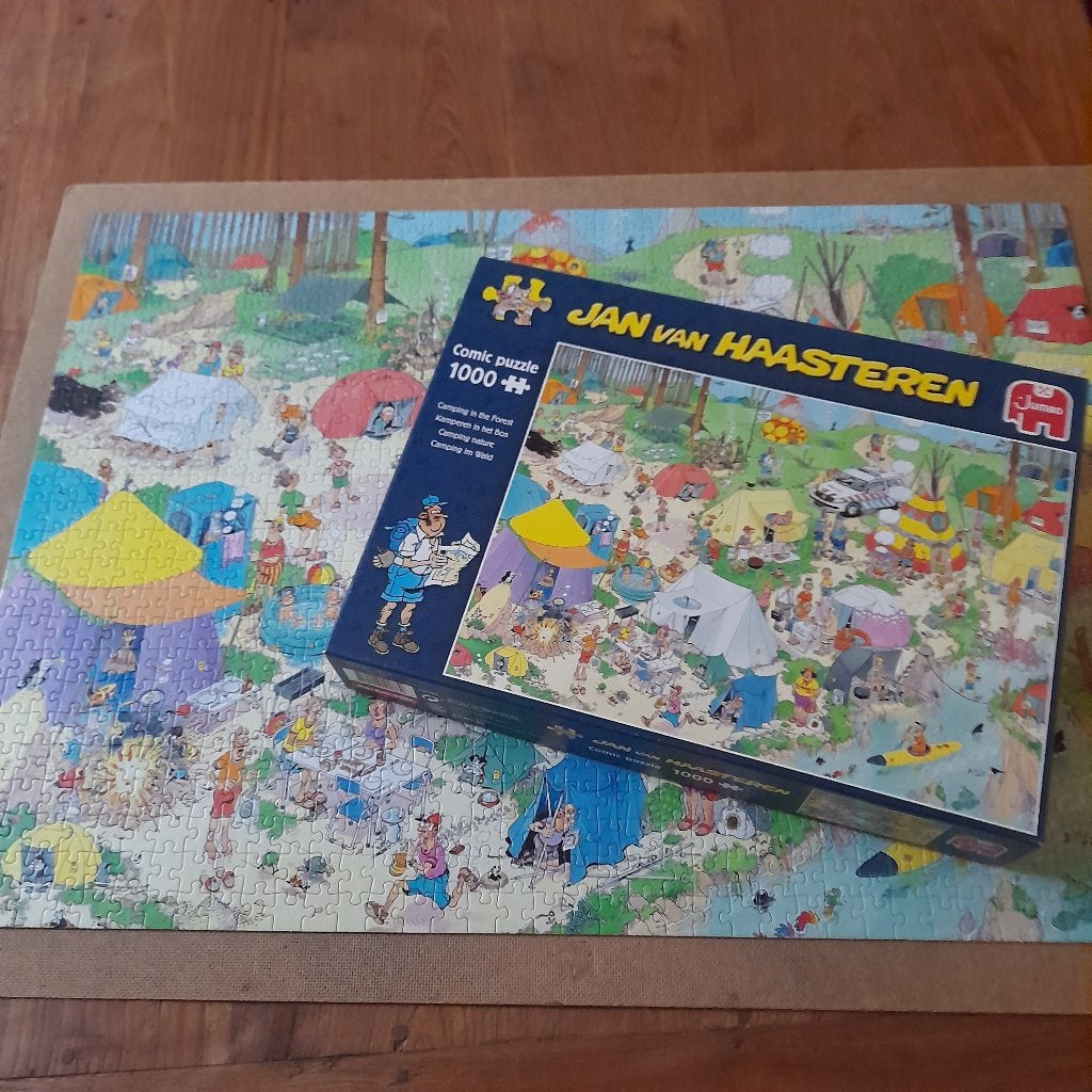 Jan van Haasteren- Kamperen in het bos, Hobby en Vrije tijd, Denksport en Puzzels, Ophalen of Verzenden, 500 t/m 1500 stukjes