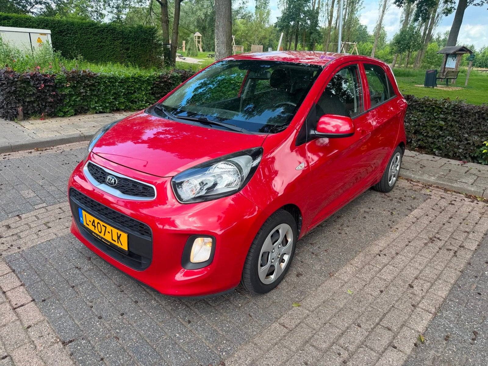 Kia Picanto 1.2 AUTOMAAT 5 DEURS 2017 Rood metaal lak, Auto's, Kia, 4 cilinders, 23 €/maand, Rood, 5 stoelen