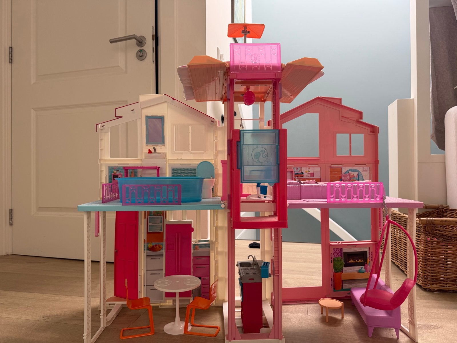 Barbie Droomhuis Inklapbaar met Lift en Meubels, Ophalen of Verzenden, Gebruikt, Barbie
