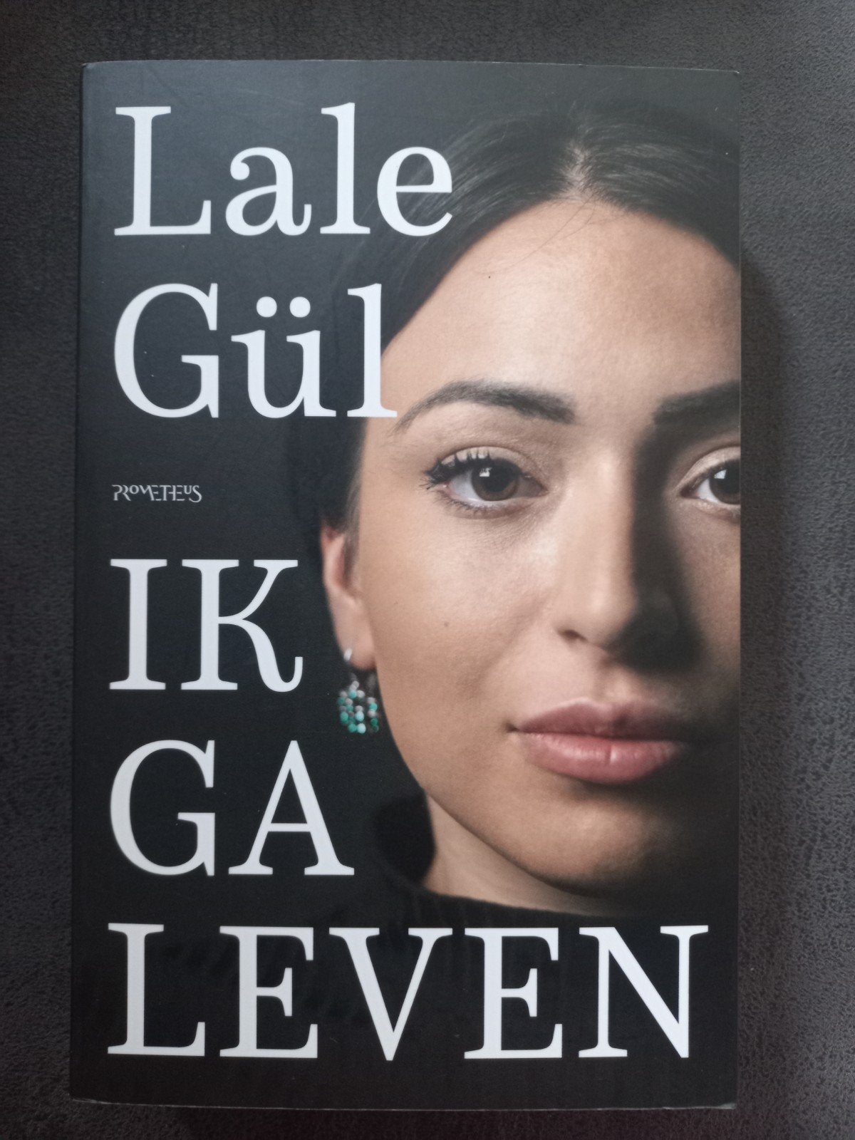Lale Gül - Ik ga leven (gelezen, zeer goede staat), Ophalen, Gelezen