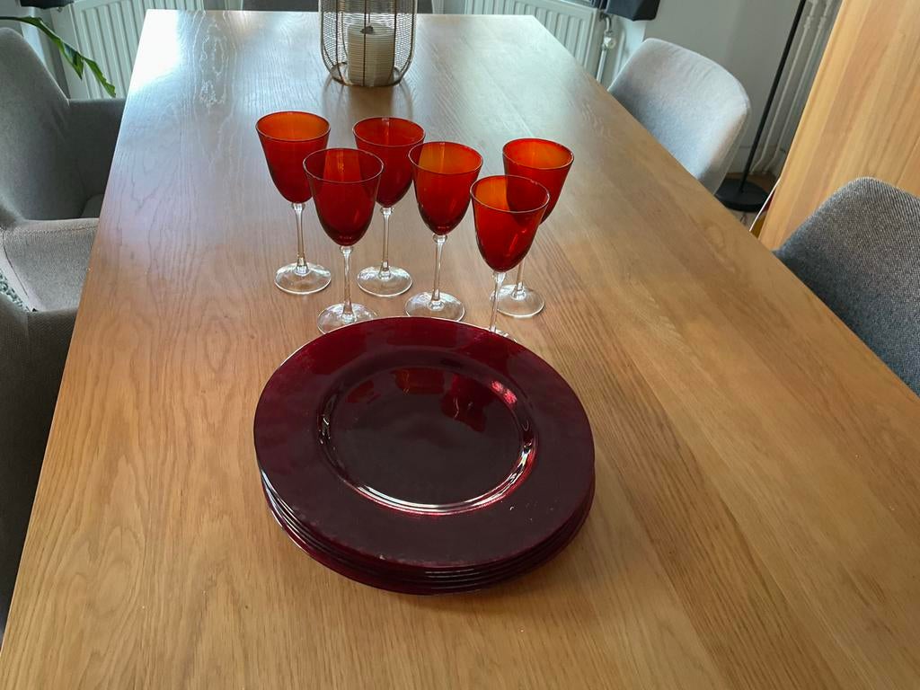 6 Rode glazen en 6 rode glazen onderborden, Ophalen, Gebruikt, Glas, Glas of Glazen