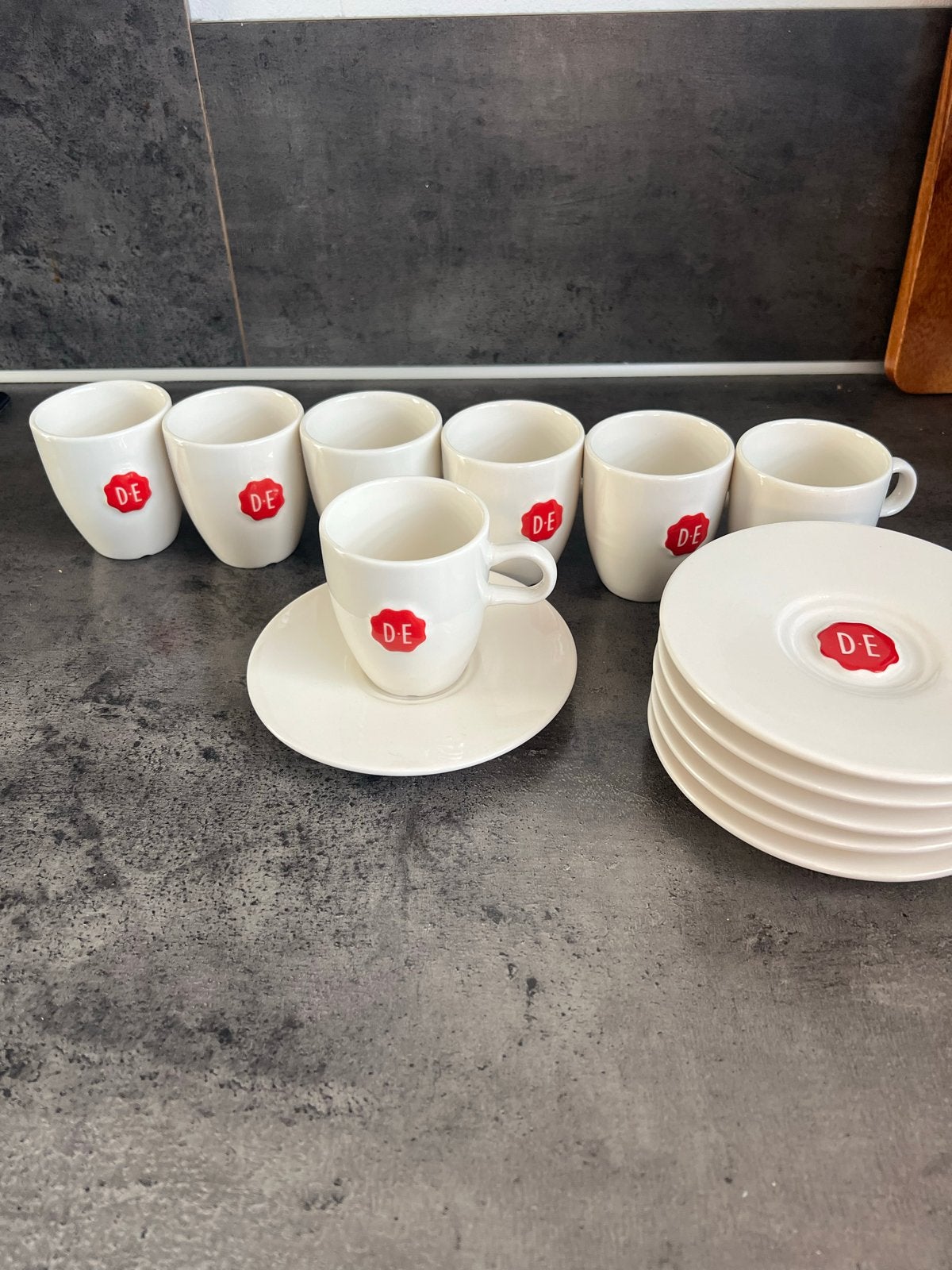 7 DE koffiekopjes met schotels - Vaatwasserbestendig, Gebruikt, Overige merken, Keramiek, Ophalen of Verzenden