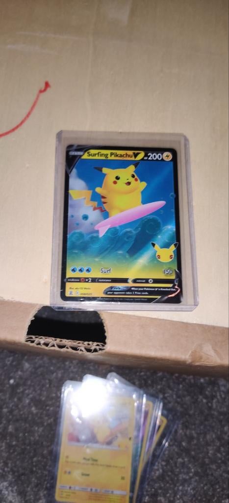 Surfing Pikachu V 25th Anniversary Pokémon Kaart, Ophalen of Verzenden, Nieuw, Losse kaart, Foil