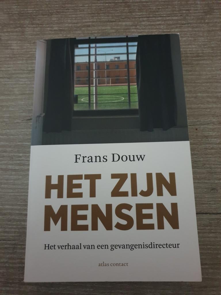 Het Zijn Mensen - Het verhaal van een gevangenisdirecteur, Ophalen of Verzenden, Gelezen, Frans Douw