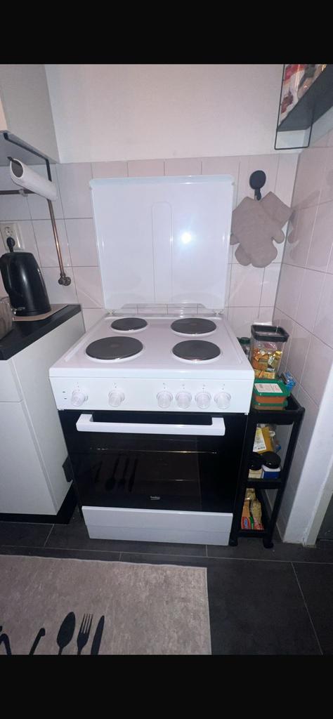 BEKO keramisch fornuis, Keramisch, Zo goed als nieuw, Vrijstaand, 85 tot 90 cm