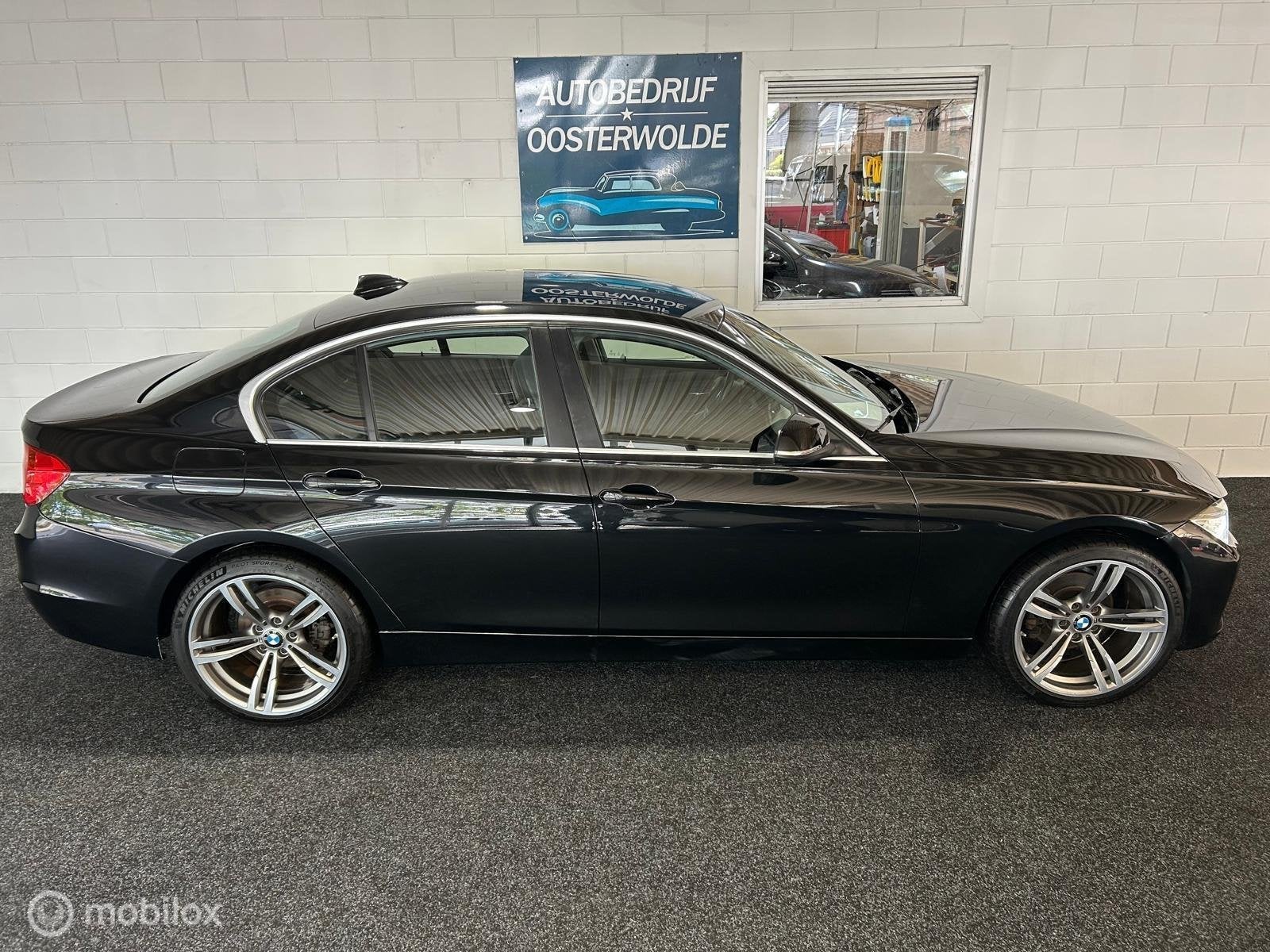 BMW 3-serie 318d High Executive Airco - Navi - Cruise - Stoe, 1385 kg, Achterwielaandrijving, Euro 6, 4 stoelen