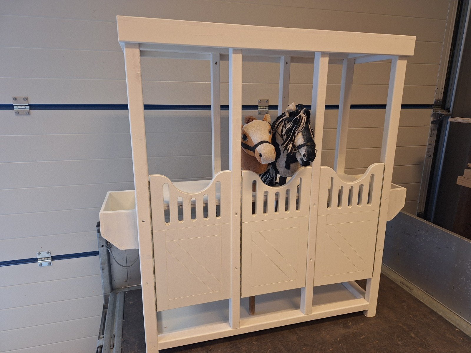 Handgemaakte stal voor stokpaarden, Ophalen, 110 cm of meer, 100 cm of meer
