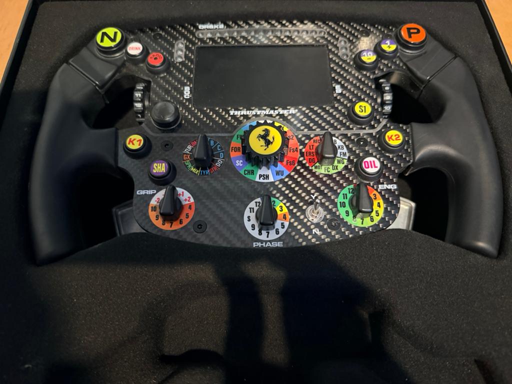 Thrustmaster SF1000, inclusief Base en pedalen, Xbox one., Spelcomputers en Games, Ophalen, Zo goed als nieuw, 1 TB, Met 1 controller