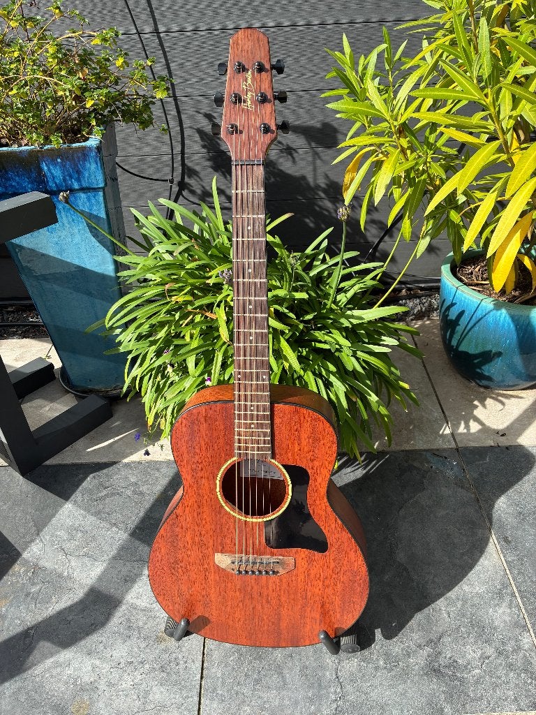 Harley Benton GS travel E Mahogeny semi accuostisch, Ophalen of Verzenden, Zo goed als nieuw, Western- of Steelstringgitaar, Met (piezo-)element