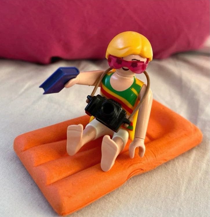 Playmobil figuur met luchtbed en camera 4681, Ophalen of Verzenden, Gebruikt, Jongen of Meisje