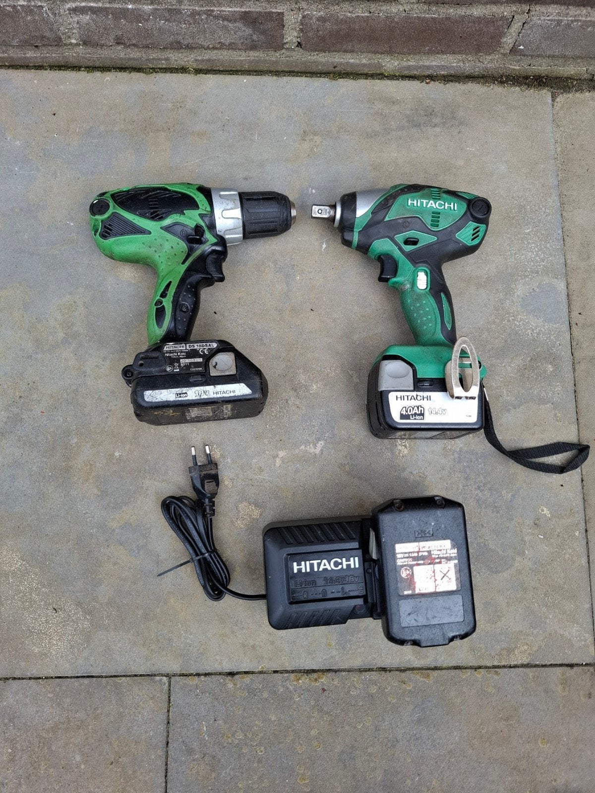 14,4V Hitachi slagmoersleutel en 18V boormachine, Doe-het-zelf en Verbouw, Gereedschap | Boormachines, Ophalen of Verzenden, Gebruikt