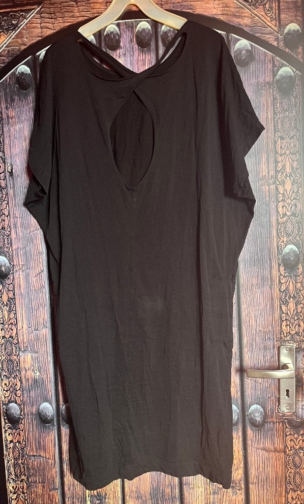 Jurk 44 met uitsparing op de rug en vleermuis mouwen 19,99€, Noidea, Zwart, Maat 42/44 (L), Ophalen of Verzenden