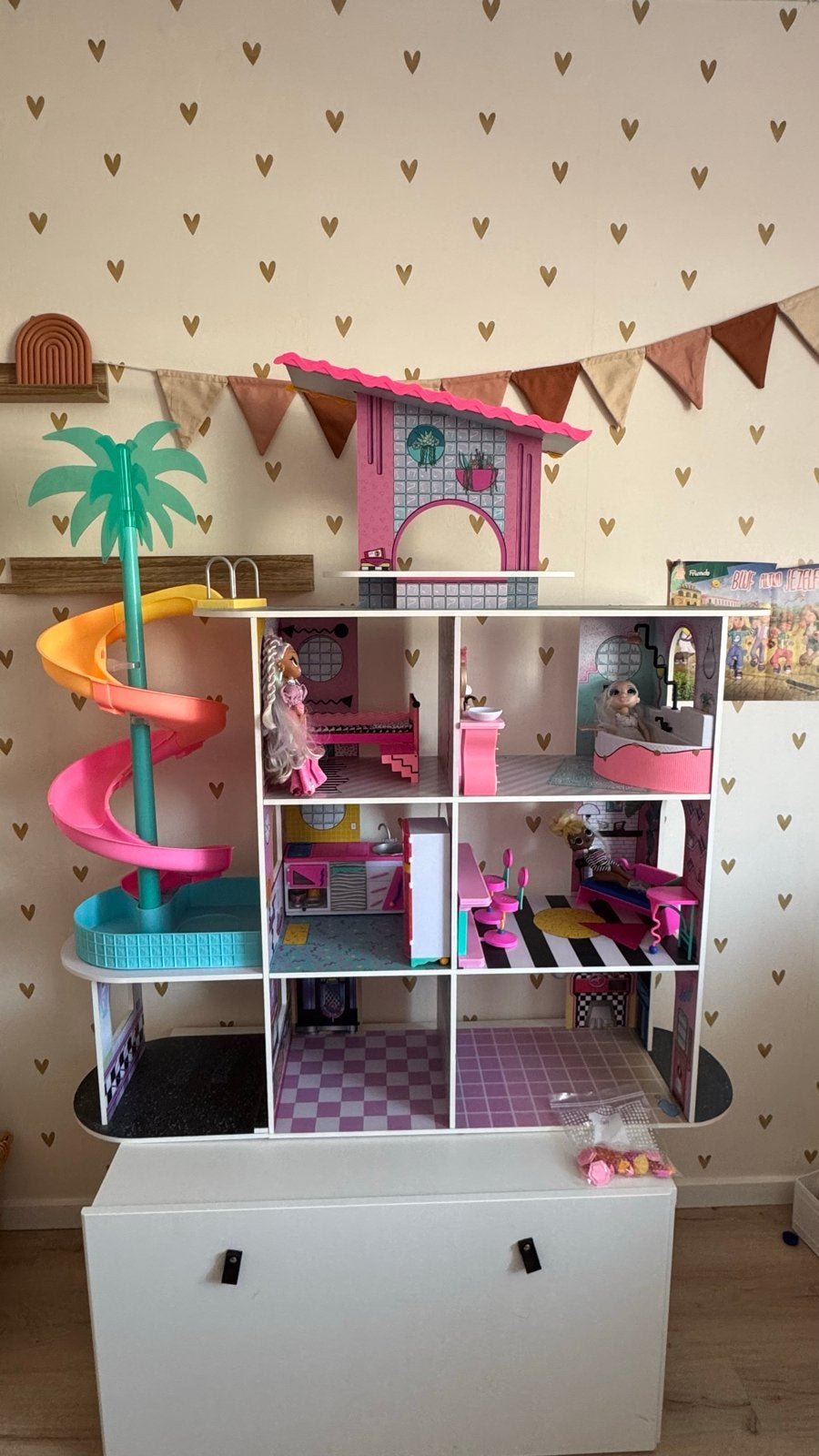 Groot LOL Surprise OMG Poppenhuis met Meubels en Poppen, Ophalen, Zo goed als nieuw, Poppenhuis
