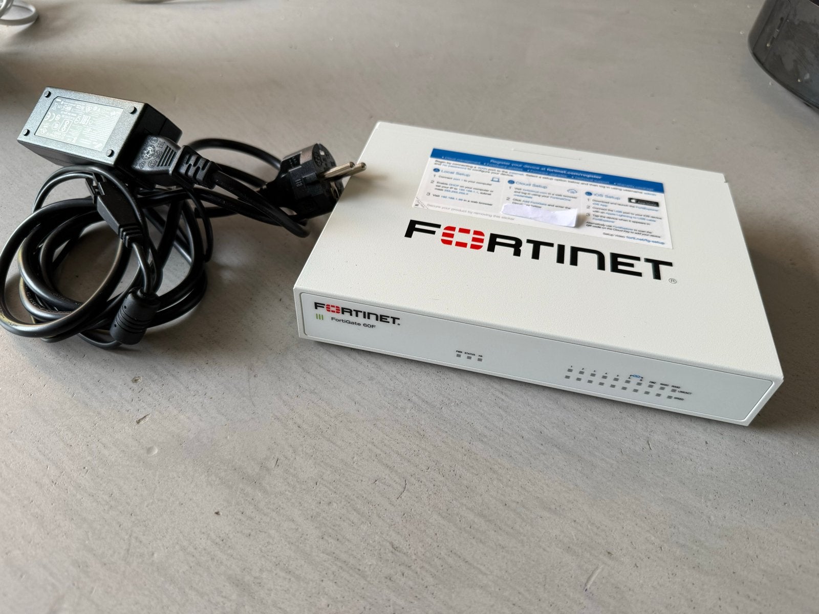 Fortinet FortiGate 60F Firewall/Router met Adapter, Ophalen of Verzenden, Zo goed als nieuw, Router