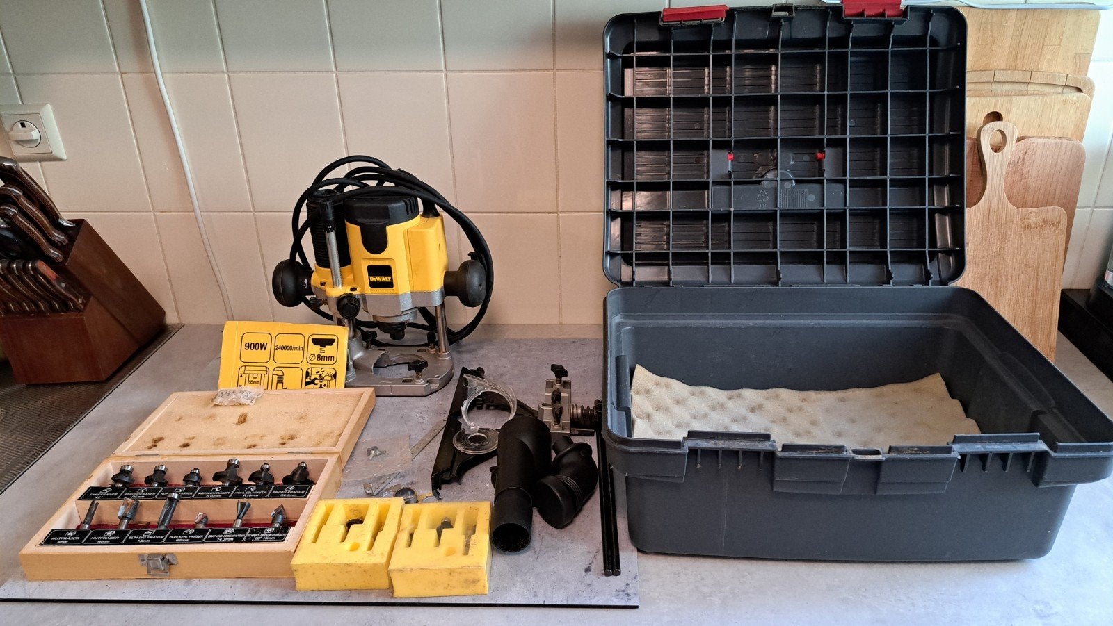 De Walt bovenfrees, Doe-het-zelf en Verbouw, Ophalen, Elektrisch, Bovenfrees