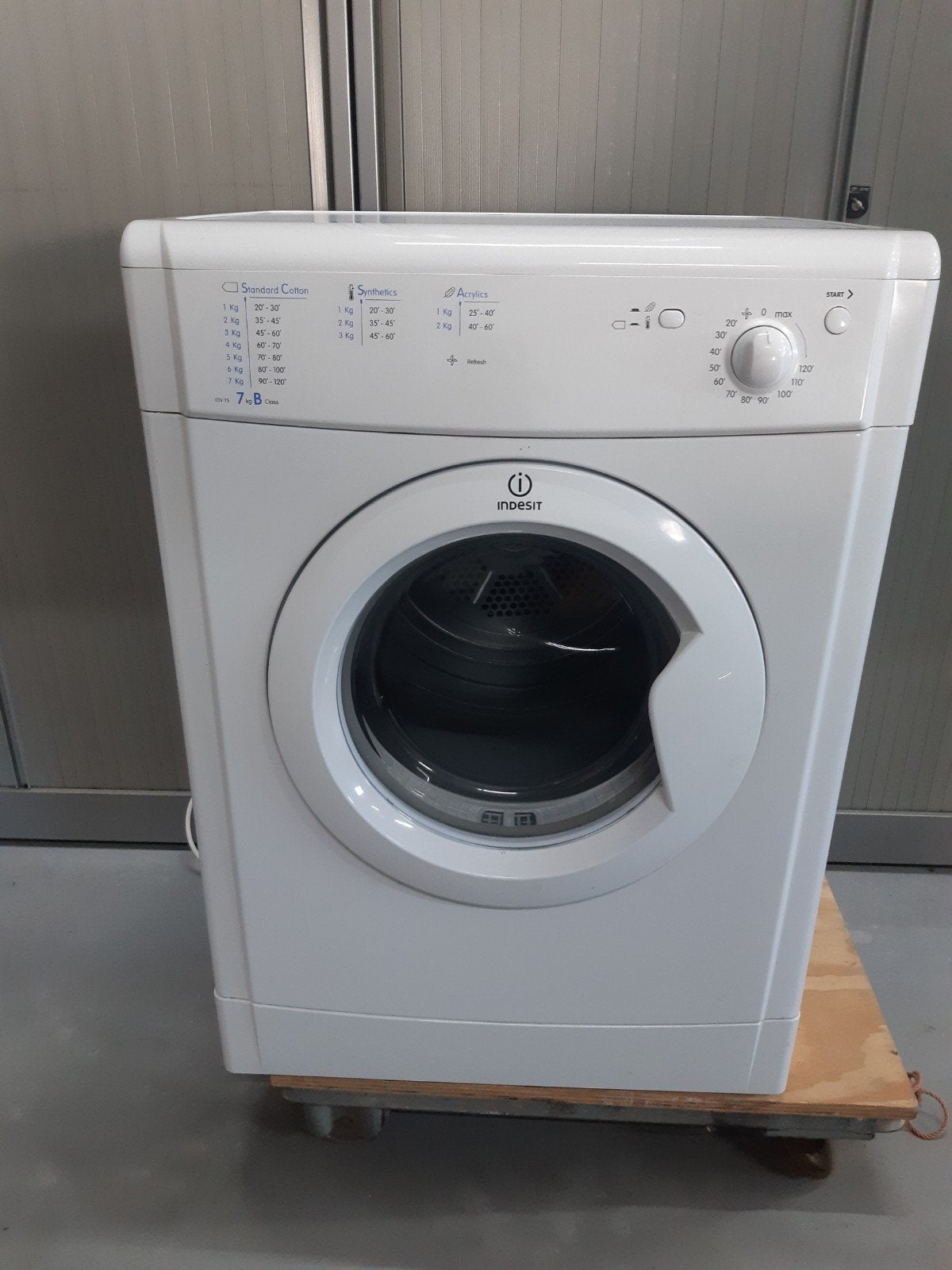 Zeer nette Indesit IDV75(EU) luchtafvoer droger, Ophalen, 6 tot 8 kg, Luchtafvoer, Zo goed als nieuw