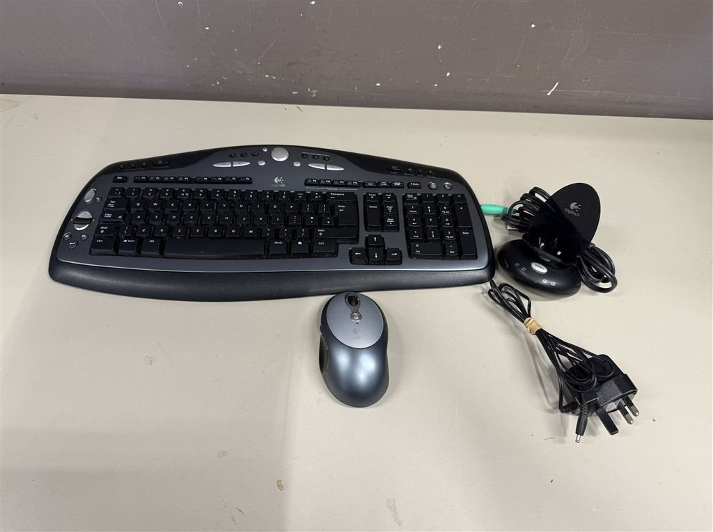 draadloos toetsenbord \ muis Logitech Y-RR54 RT7R33, Computers en Software, Toetsenborden, Ophalen of Verzenden, Gebruikt