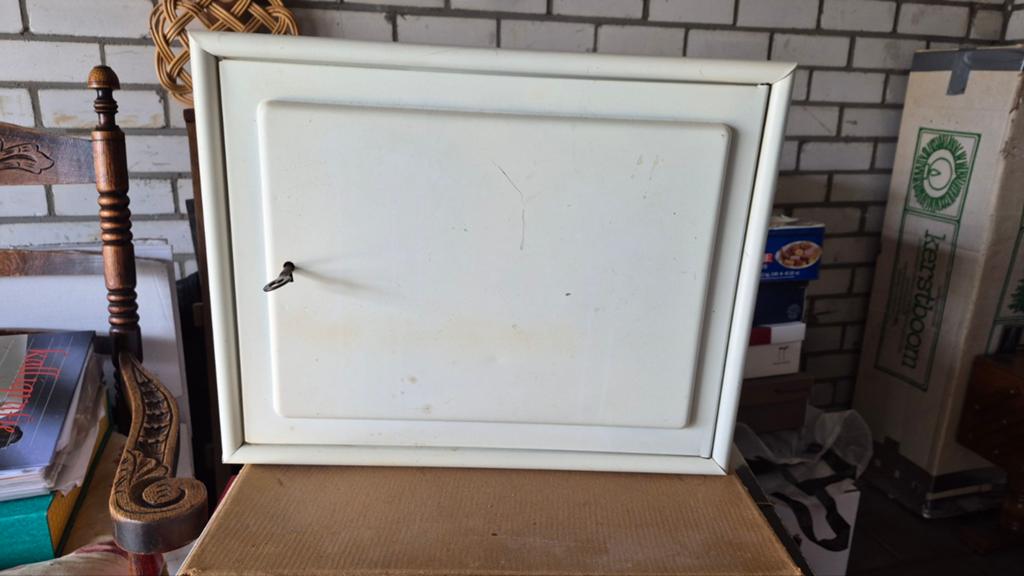 Vintage metalen medicijnkastje, Ophalen, Gebruikt