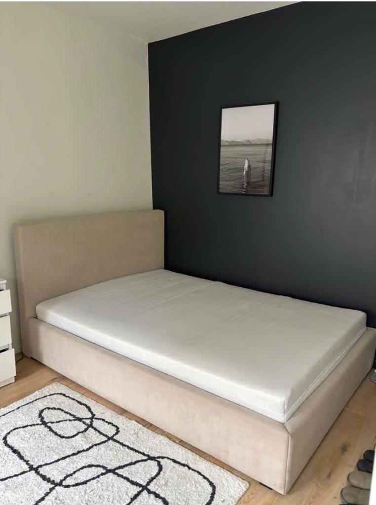 Tweepersoons bedframe met hoofdbord + matras, Huis en Inrichting, Slaapkamer | Bedden, Ophalen, Beige, 140 cm, 200 cm