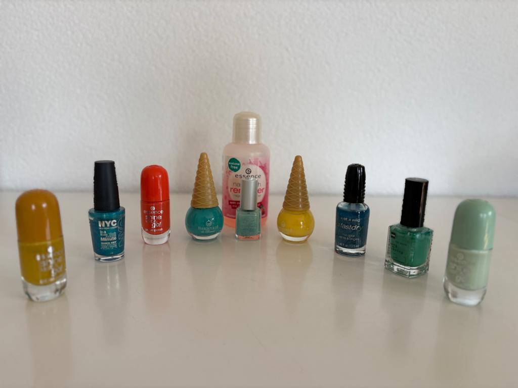 Bundeltje gebruikte nagellakjes bonte kleuren + remover, Gebruikt, Overige kleuren, Diversen, Onbekend