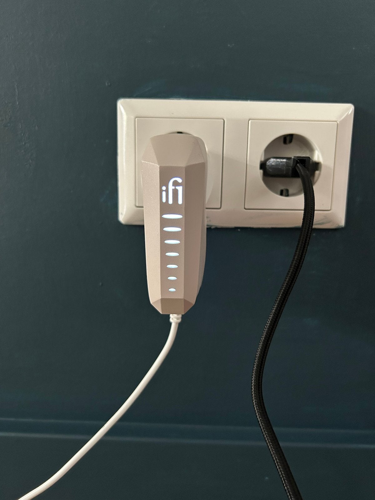 iFi iPower X - 5V / 3A PSU, Ophalen of Verzenden, Zo goed als nieuw, Minder dan 2 meter, Overige kabels