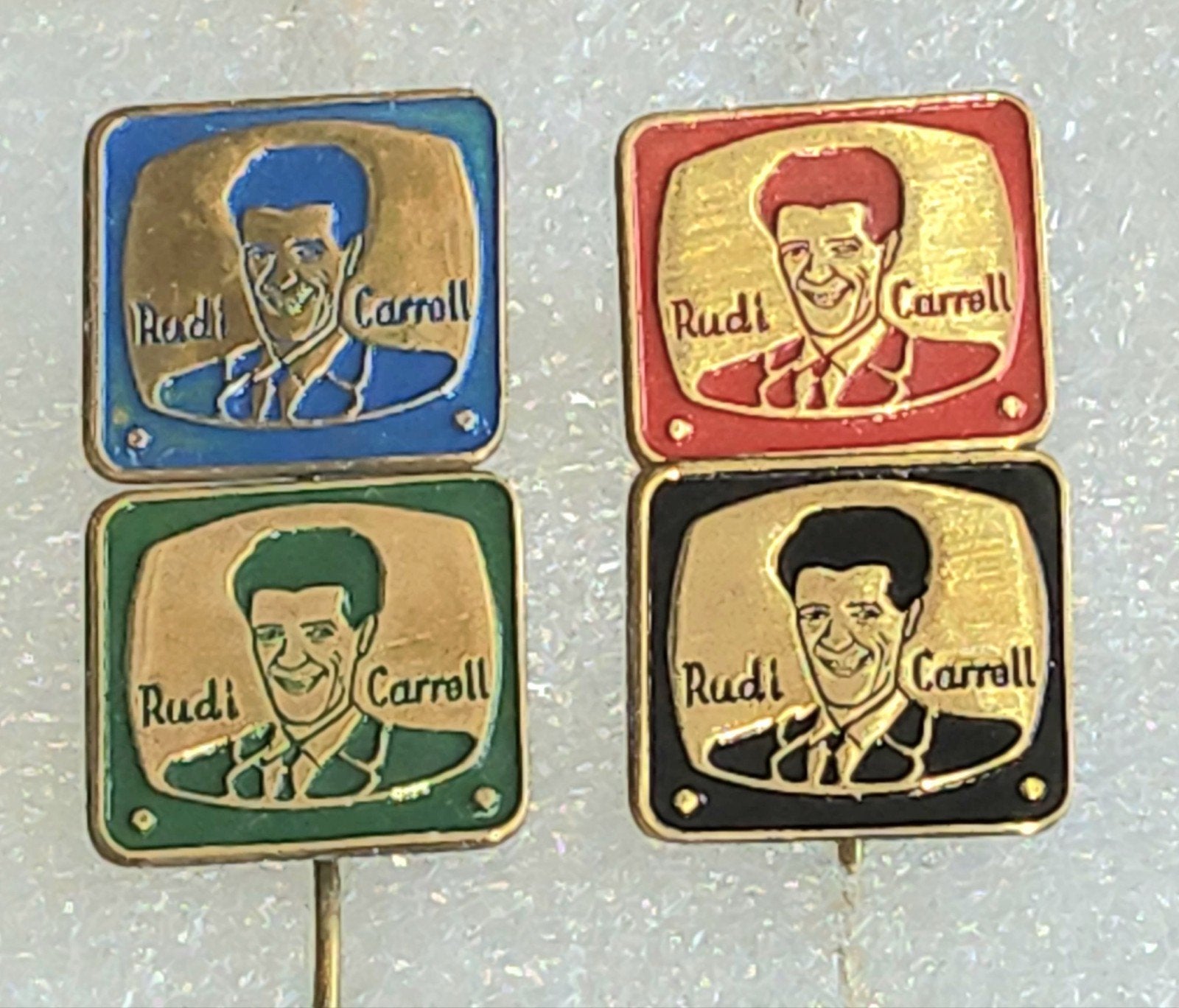 4 Speldjes Rudi Carrell - Vintage Collectie, Ophalen of Verzenden, Gebruikt, Overige onderwerpen, Speldje of Pin