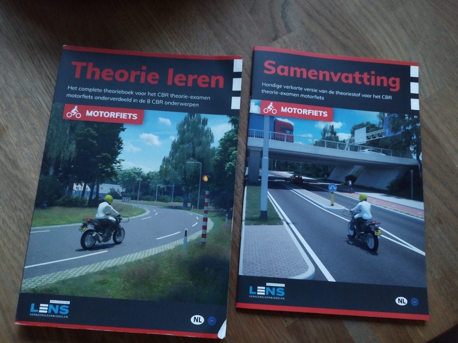 LENS motorfiets theorie leren boek en samenvatting, Boeken, Ophalen of Verzenden, Zo goed als nieuw, Lens Verkeersleermiddelen
