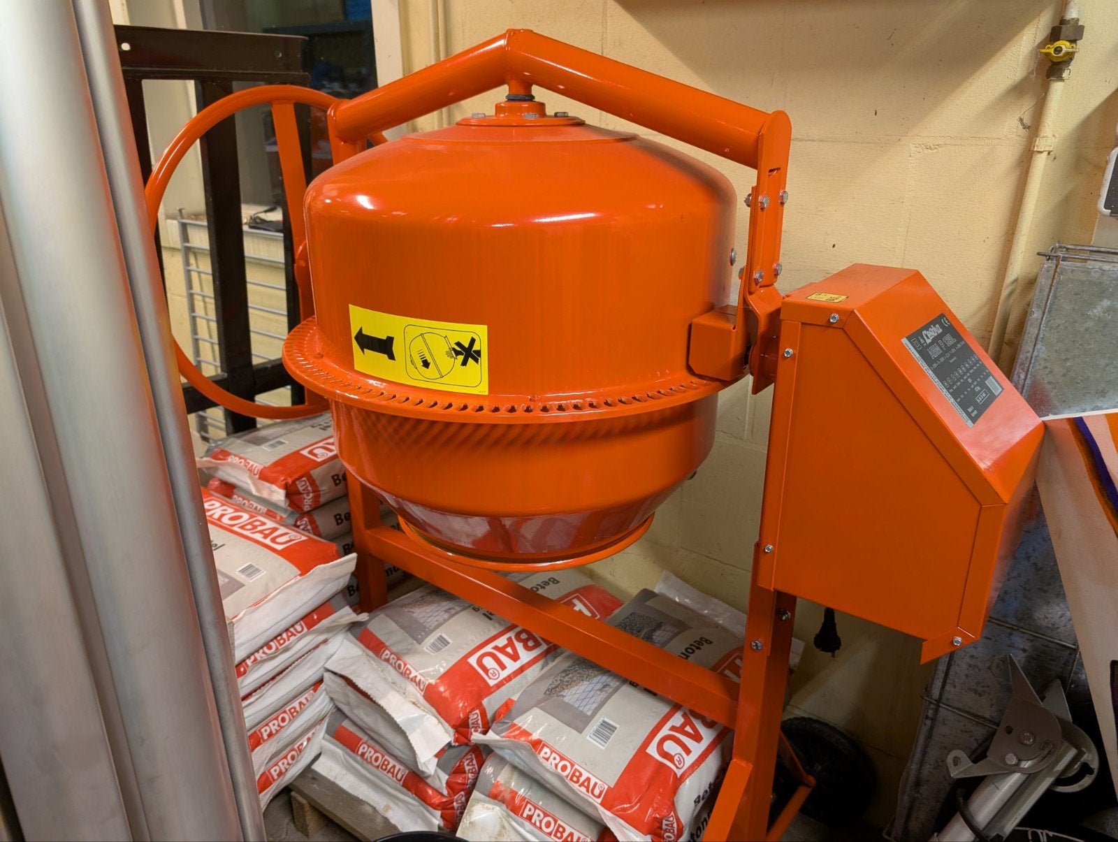 Nieuw betonmolen Lescha ABM P 135L incl. 15 zakken betonmort, Ophalen, Nieuw