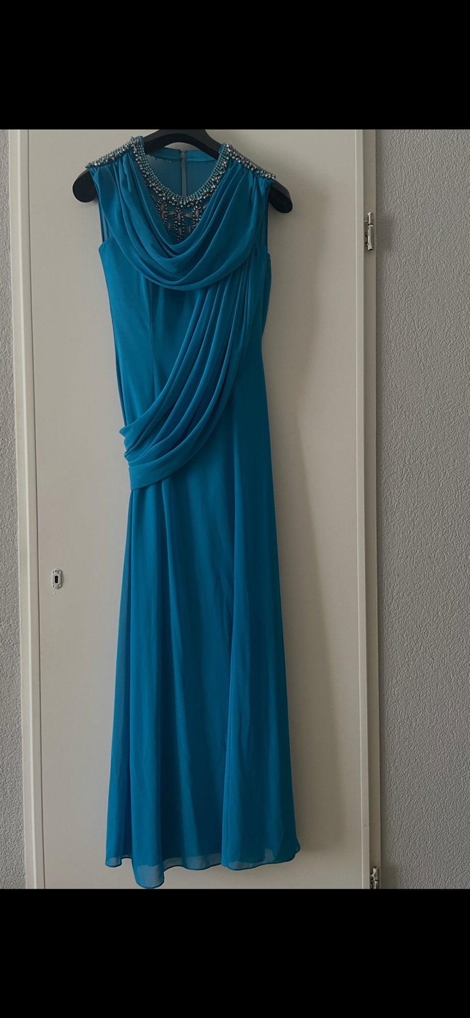 Elegante Turquoise Lange Jurk met Kralenhalslijn en Sjaal, Maat 38/40 (M), Blauw, Ophalen of Verzenden, Zo goed als nieuw
