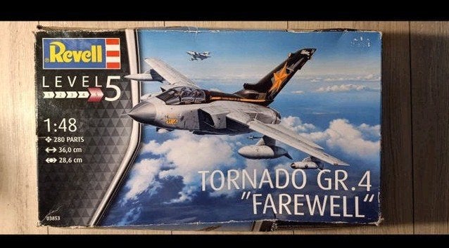 Revell Tornado GR.4 "Farewell" modelbouw vliegtuig, Hobby en Vrije tijd, Modelbouw | Vliegtuigen en Helikopters, 1:72 tot 1:144