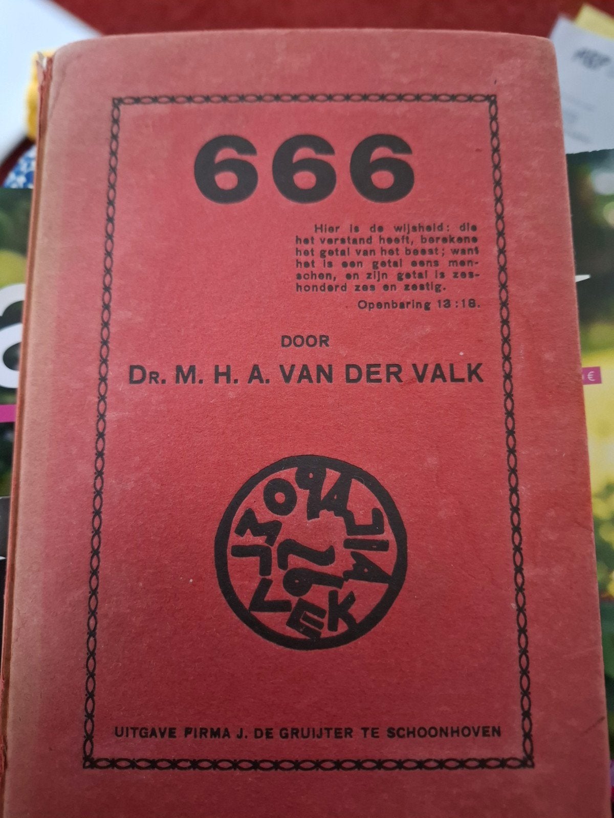 666. Dr. M.H.A. van der Valk. Theorieën, Openbaringen, Antiek en Kunst, Ophalen of Verzenden